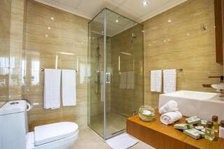 Отель Landmark Creek Hotel & SPA Пловдив Улучшенный двухместный номер с 1 кроватью или 2 отдельными кроватями, без балкона, вид на залив-5